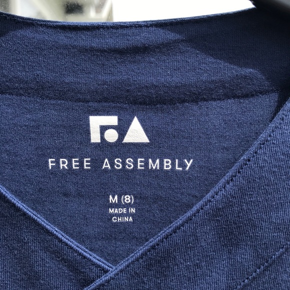 NWT Free Assembly Shirt Sleeve Button Down Top Sz M Navy - Picture 2 of 4